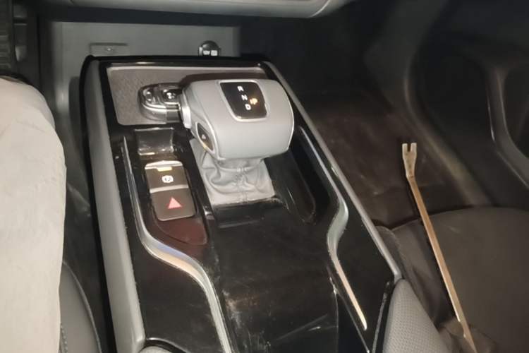 Used Hongqi E-QM5 2024 450km Range Commuter Version Gear Lever