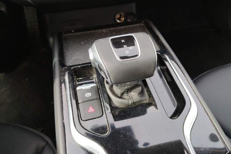 Used Hongqi E-QM5 2024 450km Range Commuter Version Gear Lever