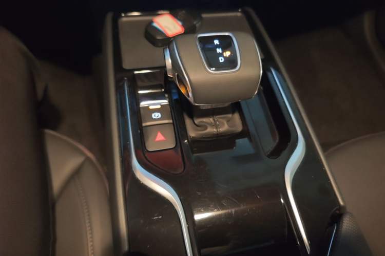 Used Hongqi E-QM5 2024 450km Range Commuter Version Gear Lever