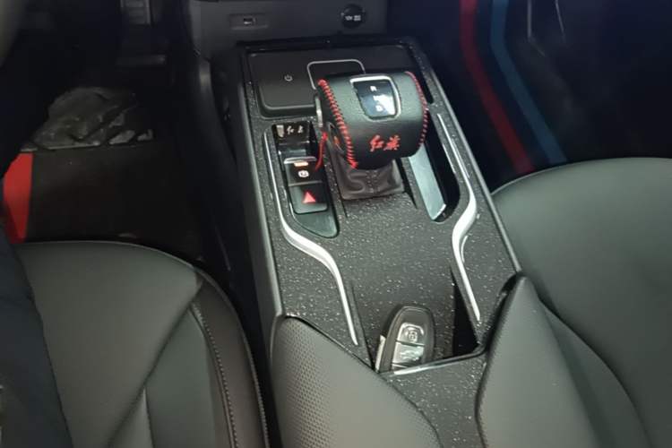 Used Hongqi E-QM5 2024 450km Range Commuter Version Gear Lever