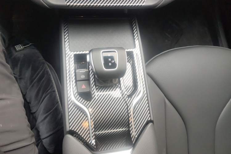 Used Hongqi E-QM5 2024 450km Range Commuter Version Gear Lever