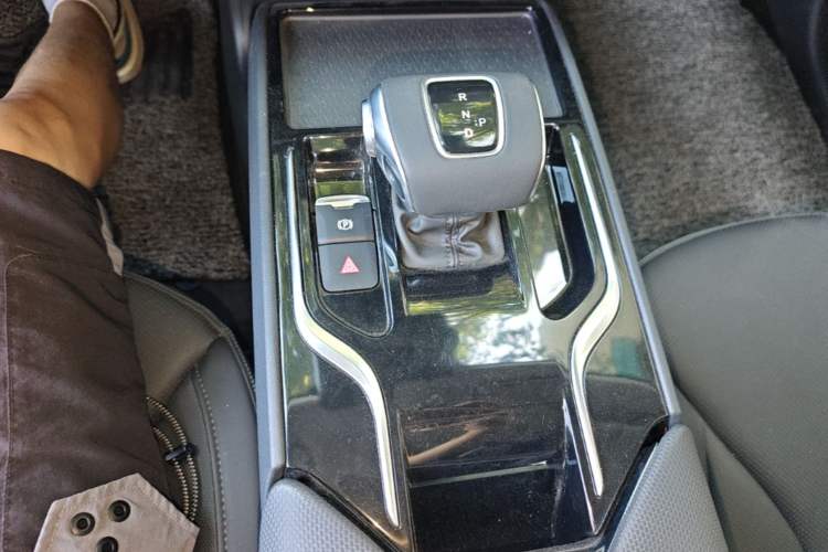 Used Hongqi E-QM5 2024 450km Range Commuter Version Gear Lever