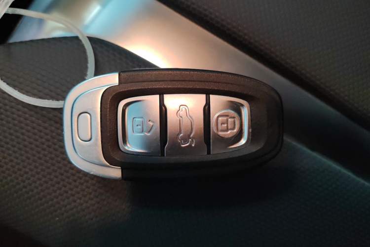 Used Hongqi E-QM5 2024 450km Range Commuter Version Interior 1
