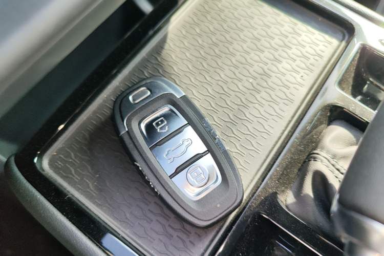 Used Hongqi E-QM5 2024 450km Range Commuter Version Interior 1