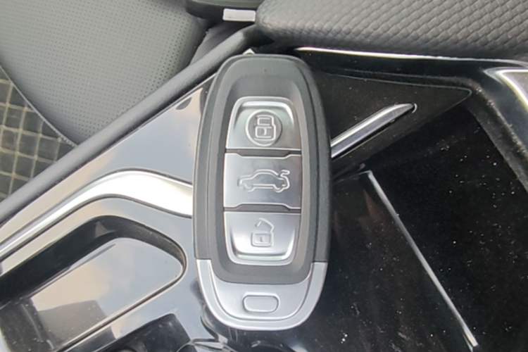 Used Hongqi E-QM5 2024 450km Range Commuter Version Interior 1