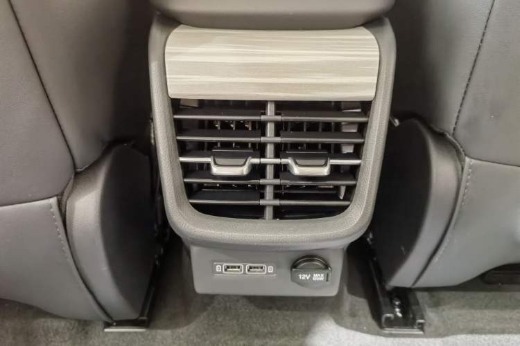 Used Hongqi E-QM5 2024 610 km PLUS Interior 2