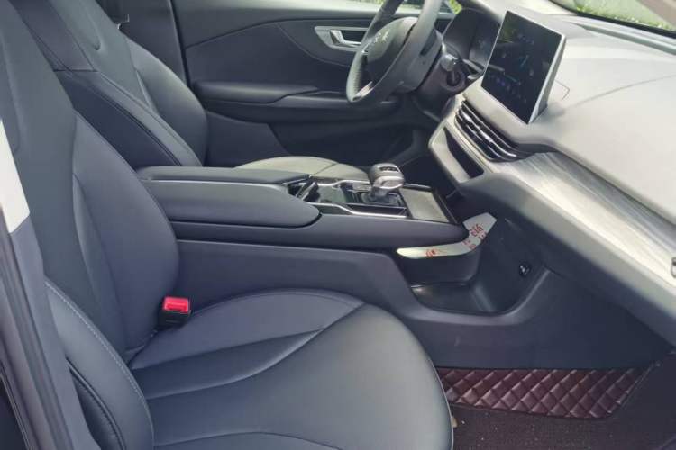 Used Hongqi E-QM5 2024 610 km PLUS Interior 2
