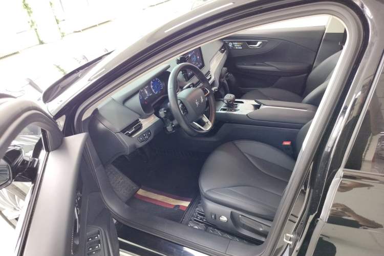 Used Hongqi E-QM5 2024 610 km PLUS Interior 3