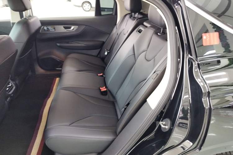 Used Hongqi E-QM5 2024 610 km PLUS Interior 4