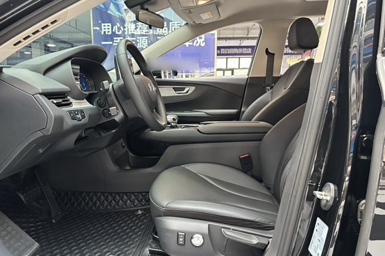 Used Hongqi E-QM5 2024 610 km PLUS Interior 5