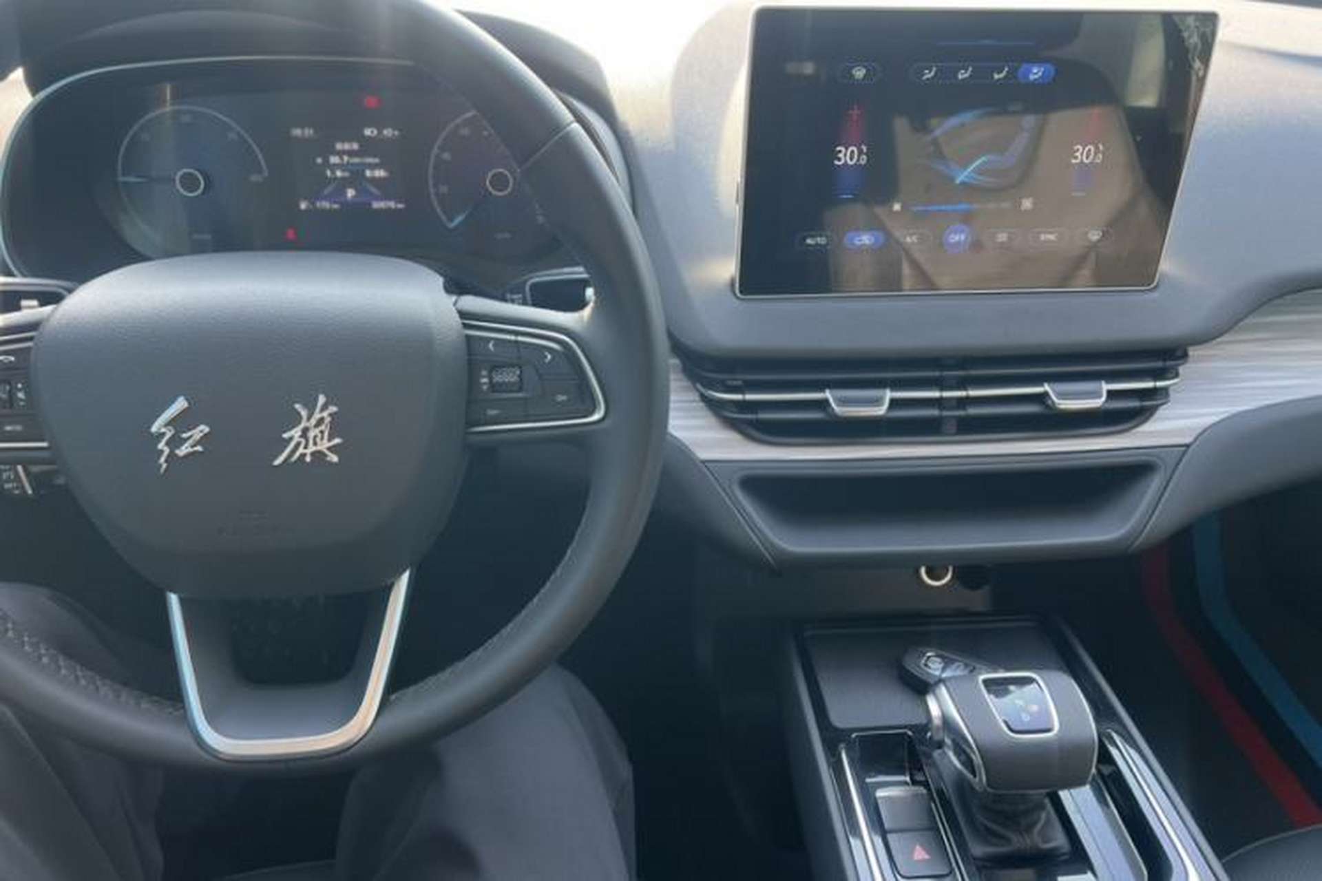 Used Hongqi E-QM5 2024 500km Range Edition Interior 5
