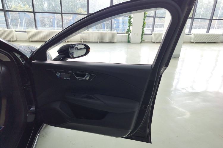 Used Hongqi E-QM5 2024 610 km PLUS Interior 5