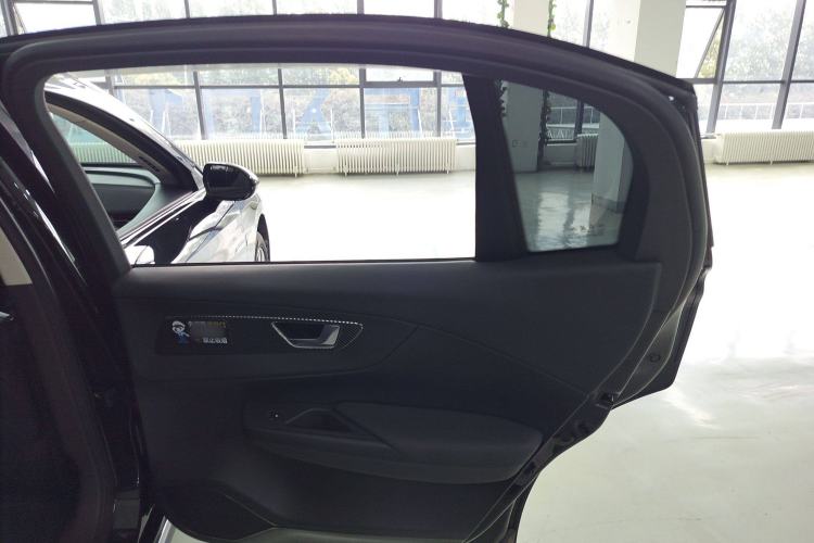 Used Hongqi E-QM5 2024 610 km PLUS Interior 6