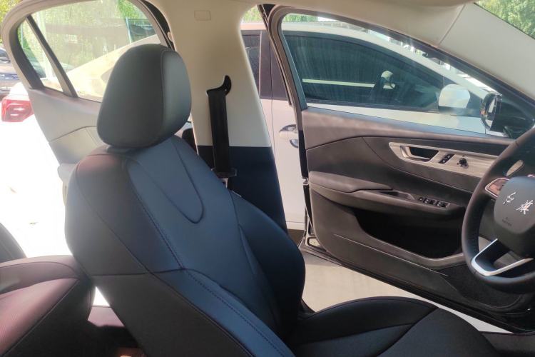 Used Hongqi E-QM5 2024 610 km PLUS Interior 6