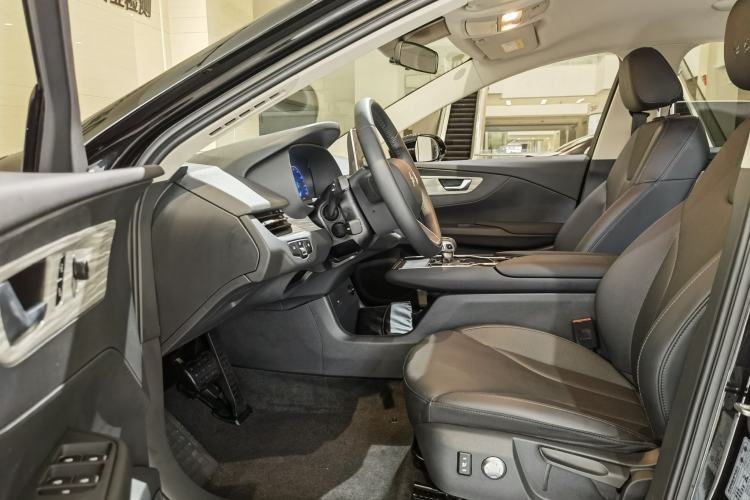 Used Hongqi E-QM5 2024 610 km PLUS Interior 8