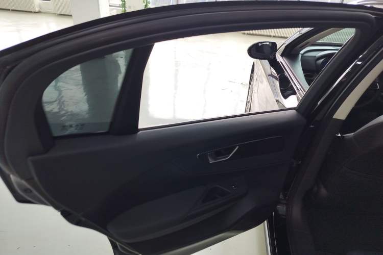 Used Hongqi E-QM5 2024 610 km PLUS Interior 8