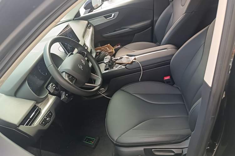 Used Hongqi E-QM5 2024 610 km PLUS Left Front Seat