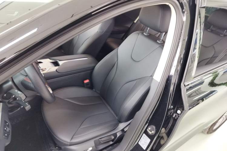 Used Hongqi E-QM5 2024 610 km PLUS Left Front Seat