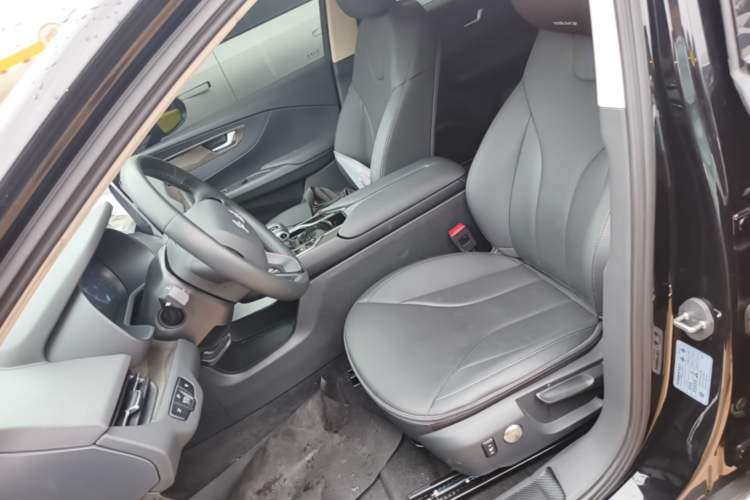 Used Hongqi E-QM5 2024 450km Range Commuter Version Left Front Seat