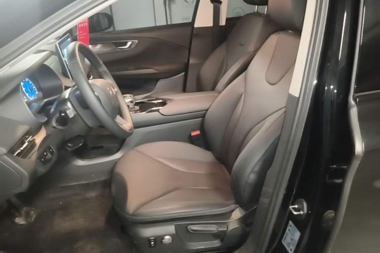 Used Hongqi E-QM5 2024 450km Range Commuter Version Left Front Seat