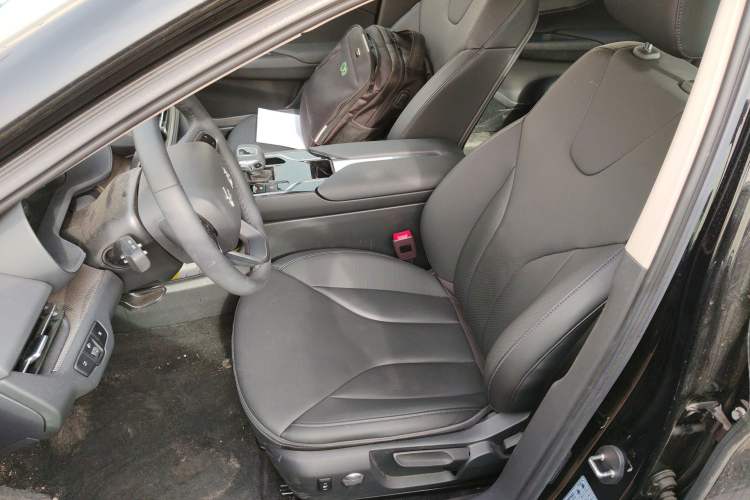 Used Hongqi E-QM5 2024 450km Range Commuter Version Left Front Seat