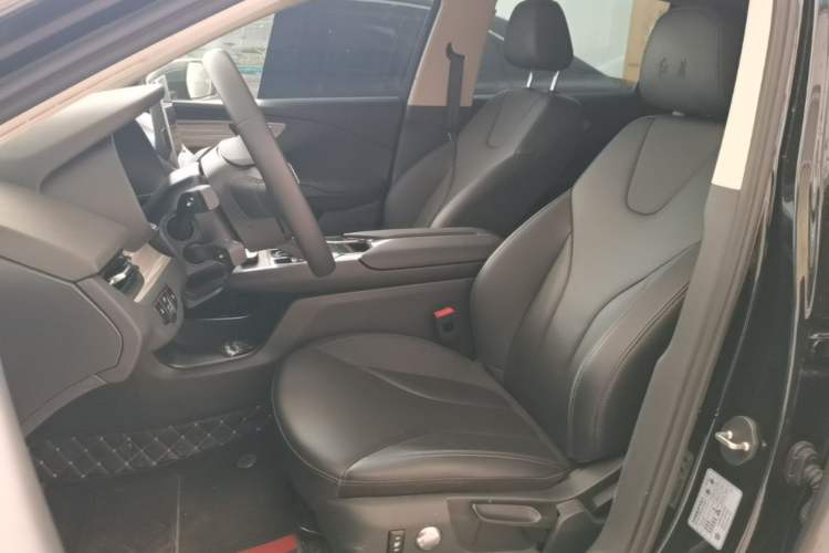 Used Hongqi E-QM5 2024 610 km PLUS Left Front Seat