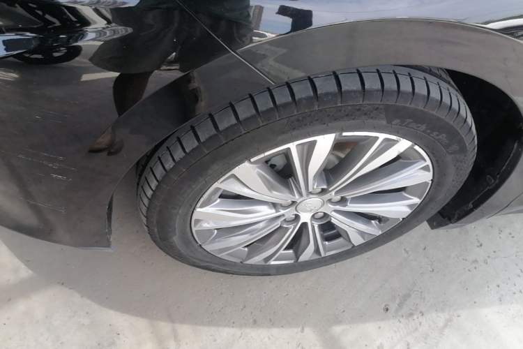Used Hongqi E-QM5 2024 500km Range Edition Left Front Wheel Hub