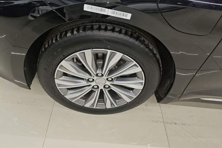 Used Hongqi E-QM5 2024 450km Range Commuter Version Left Front Wheel Hub