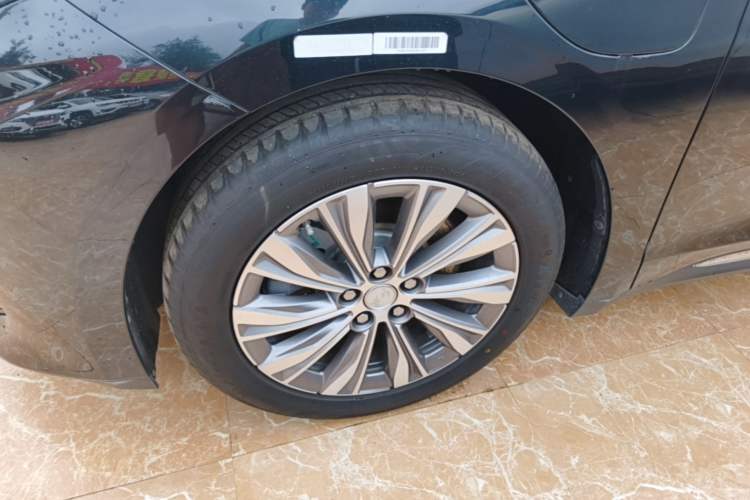 Used Hongqi E-QM5 2024 450km Range Commuter Version Left Front Wheel Hub