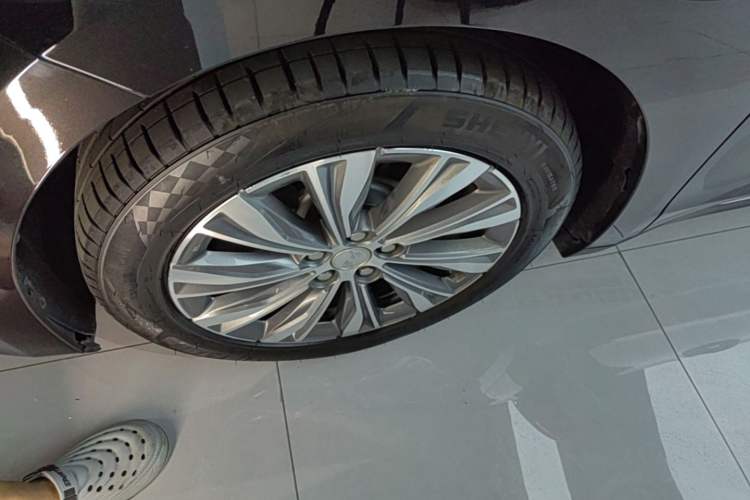 Used Hongqi E-QM5 2024 500km Range Edition Left Front Wheel Hub