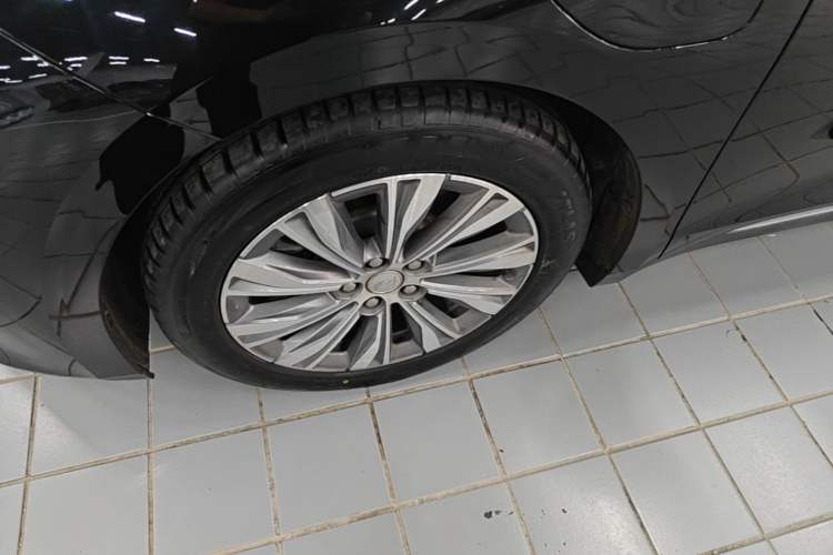 Used Hongqi E-QM5 2024 500km Range Edition Left Front Wheel Hub