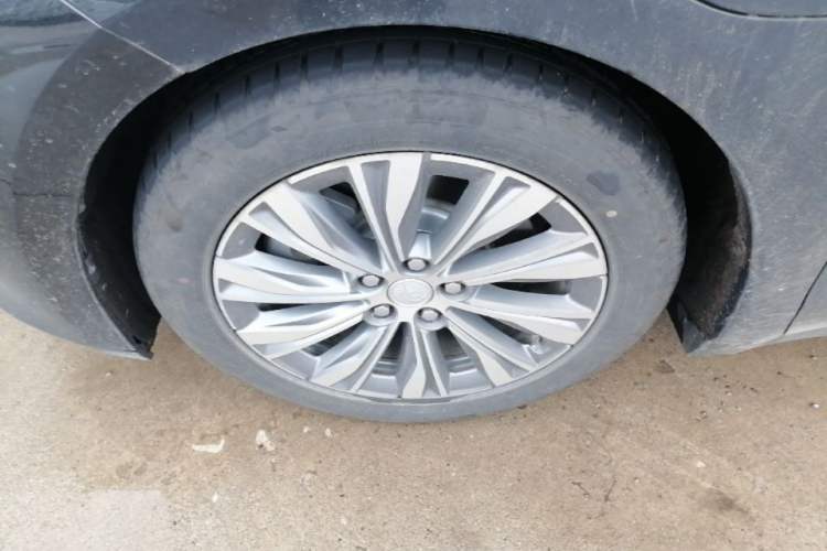 Used Hongqi E-QM5 2024 610 km PLUS Left Front Wheel Hub