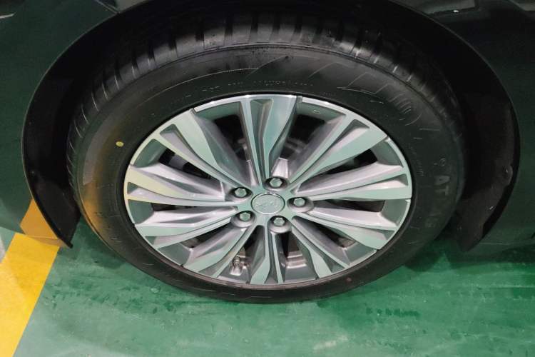 Used Hongqi E-QM5 2024 610 km PLUS Left Front Wheel Hub
