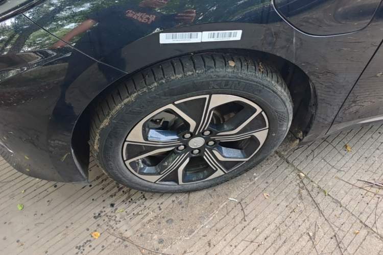 Used Hongqi E-QM5 2024 450km Range Commuter Version Left Front Wheel Hub