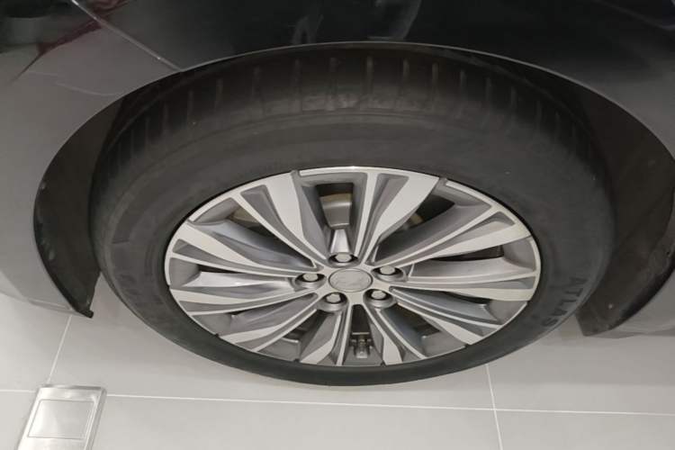 Used Hongqi E-QM5 2024 450km Range Commuter Version Left Front Wheel Hub