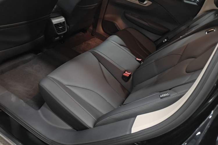 Used Hongqi E-QM5 2024 500km Range Edition Left Rear Seat