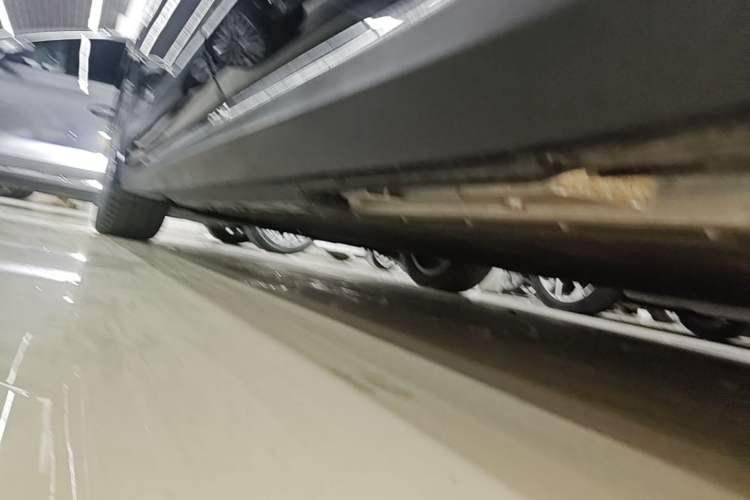 Used Hongqi E-QM5 2024 450km Range Commuter Version Left Side Sill