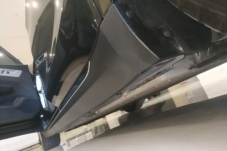 Used Hongqi E-QM5 2024 610 km PLUS Left Side Sill