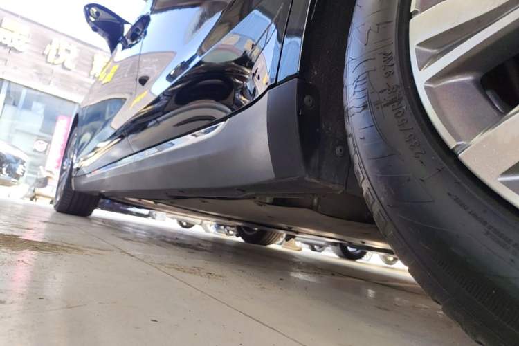 Used Hongqi E-QM5 2024 610 km PLUS Left Side Sill