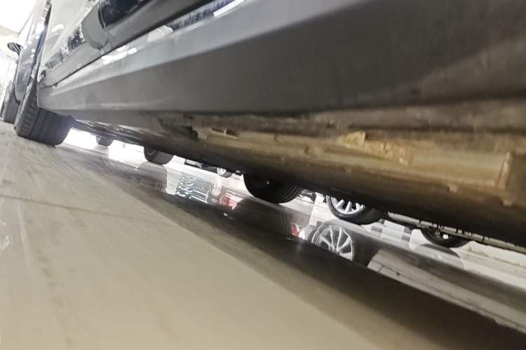 Used Hongqi E-QM5 2024 450km Range Commuter Version Left Side Sill