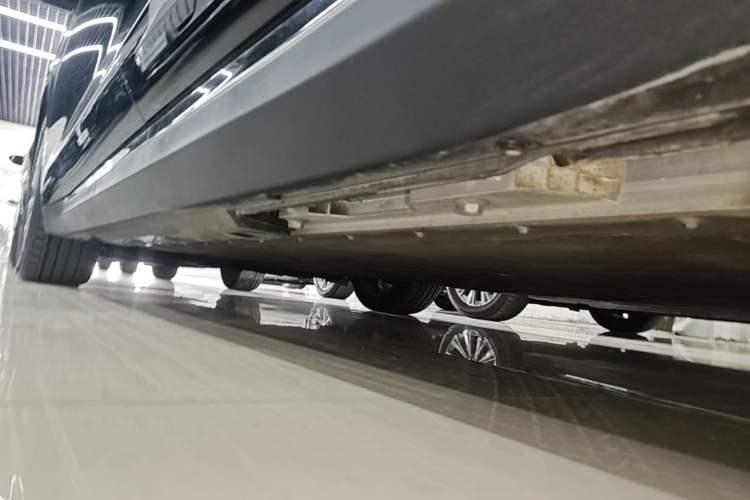 Used Hongqi E-QM5 2024 450km Range Commuter Version Left Side Sill
