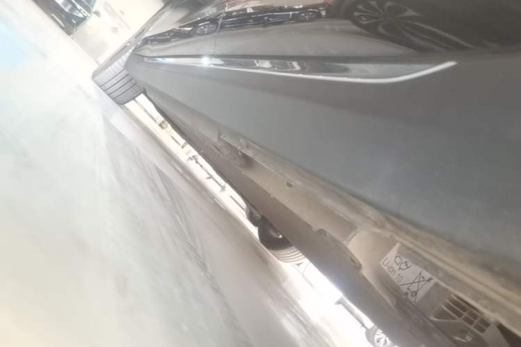 Used Hongqi E-QM5 2024 450km Range Commuter Version Left Side Sill