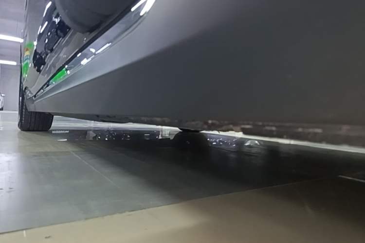 Used Hongqi E-QM5 2024 450km Range Commuter Version Left Side Sill