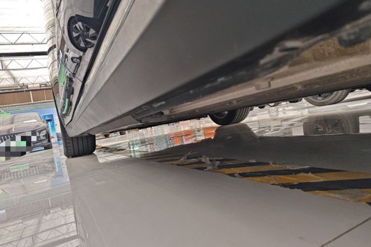 Used Hongqi E-QM5 2024 610 km PLUS Left Side Sill