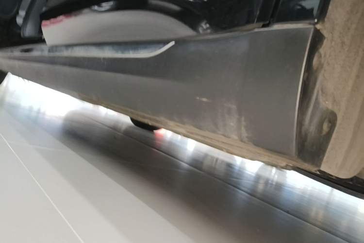 Used Hongqi E-QM5 2024 450km Range Commuter Version Left Side Sill