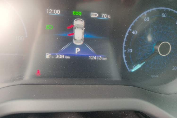 Used Hongqi E-QM5 2024 450km Range Commuter Version Odometer Close Up