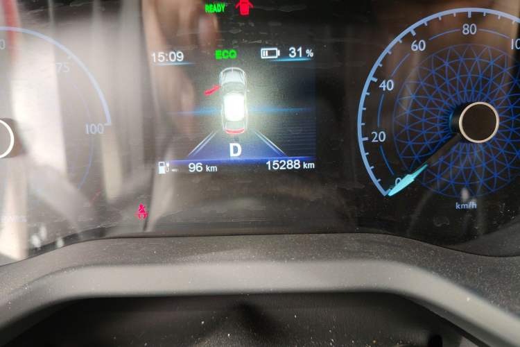 Used Hongqi E-QM5 2024 450km Range Commuter Version Odometer Close Up