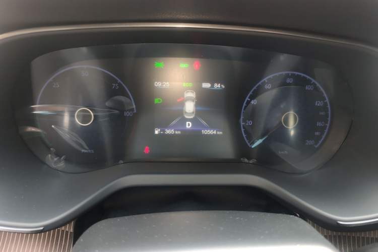 Used Hongqi E-QM5 2024 450km Range Commuter Version Odometer Close Up