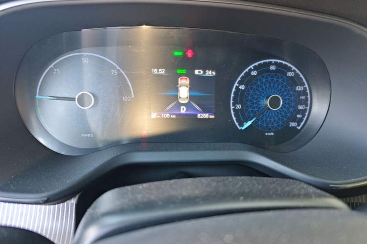Used Hongqi E-QM5 2024 450km Range Commuter Version Odometer Close Up
