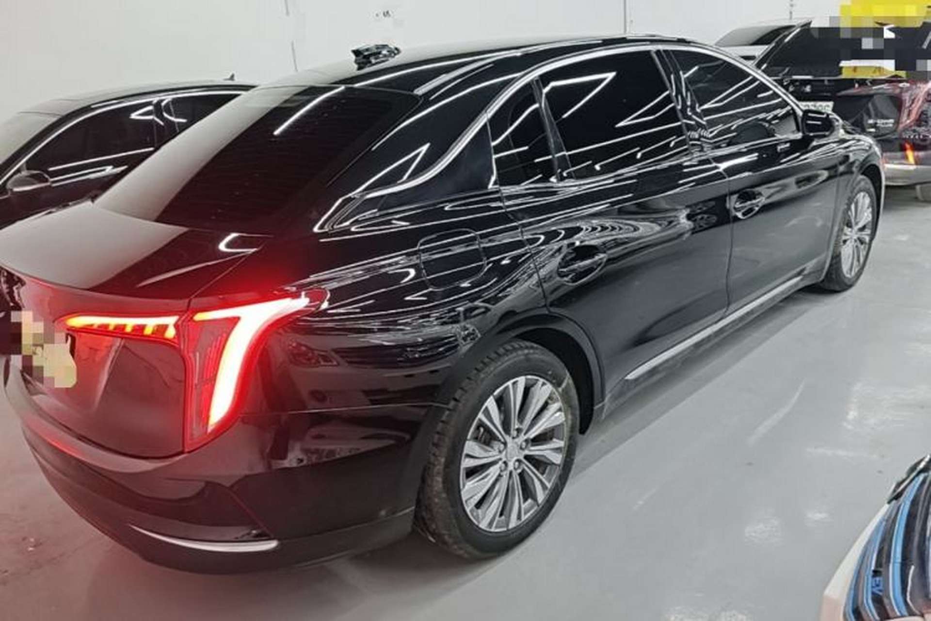 Used Hongqi E-QM5 2024 500km Range Edition Rear Right 45 Deg